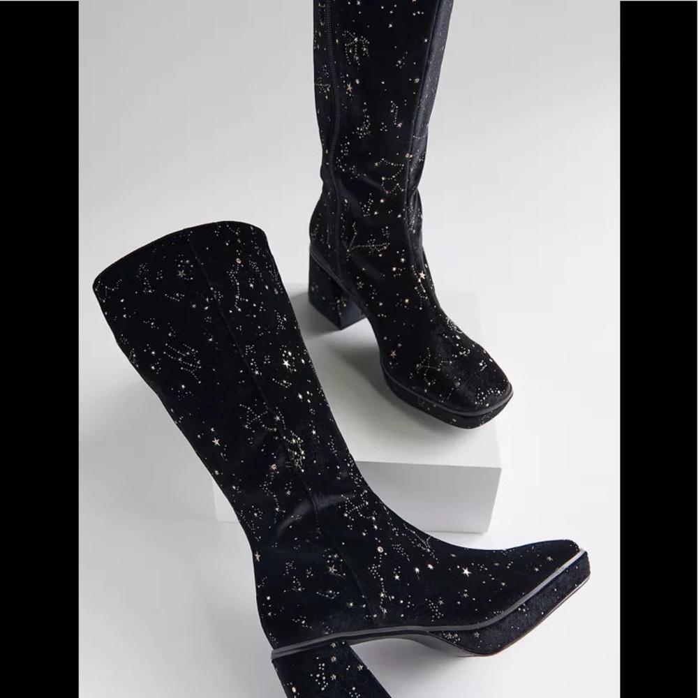 ⭐️🌚NIB Urban Outfitters Bella Celestial Star Moon Tall Boots